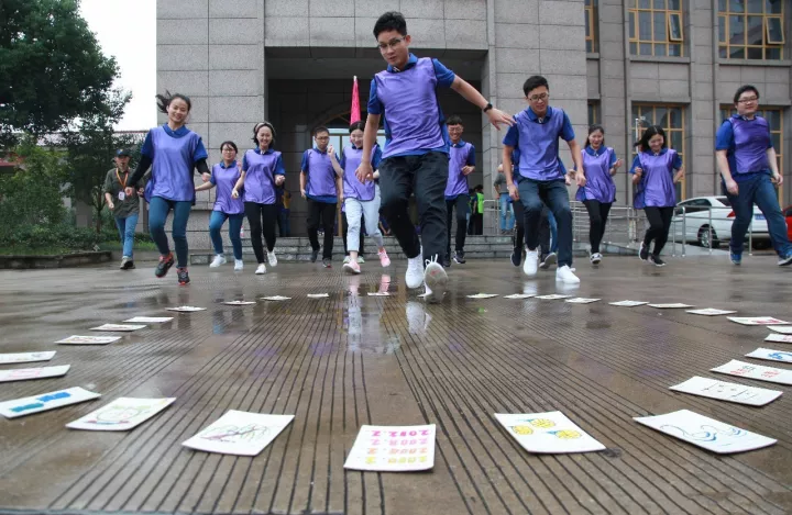 圖丨骨干員工首期班團(tuán)隊拓展精彩瞬間