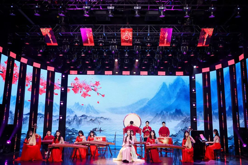 合肥新華公學(xué)民樂團(tuán)閃耀百花獎(jiǎng)?lì)C獎(jiǎng)典禮，斬獲金獎(jiǎng)載譽(yù)而歸